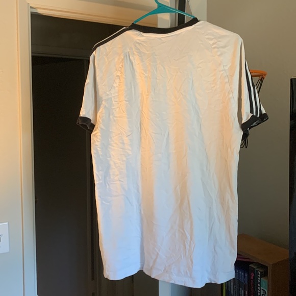 White adidas tee with stripes along the shoulders in good condition - Picture 2 of 2